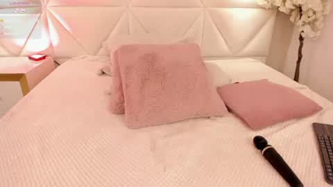 mia__bailey_ online show from August 5, 10:41 pm