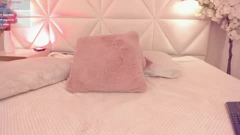 mia__bailey_ online show from August 6, 1:59 am