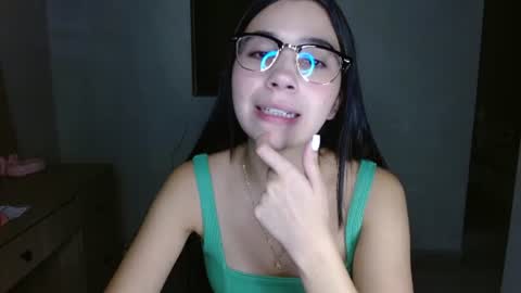Mia online show from August 3, 11:34 pm