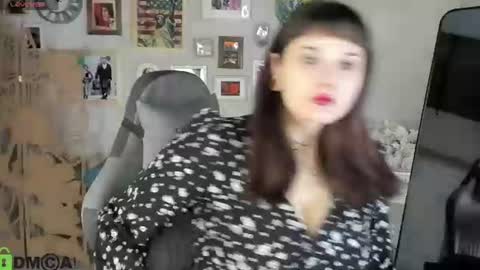 Mia online show from August 11, 7:32 am