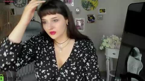 Mia online show from August 11, 8:38 am