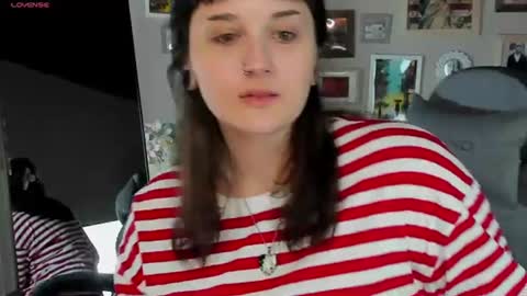 Mia online show from August 12, 6:27 am