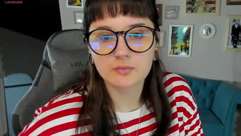 Mia online show from August 12, 7:33 am