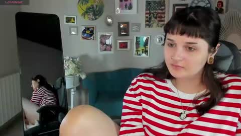 Mia online show from August 12, 10:50 am