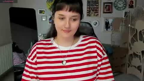 Mia online show from August 12, 11:56 am