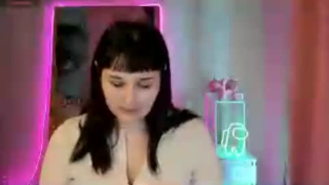 Mia online show from August 14, 9:57 am