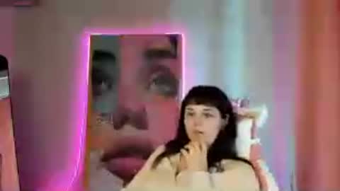Mia online show from August 14, 11:03 am