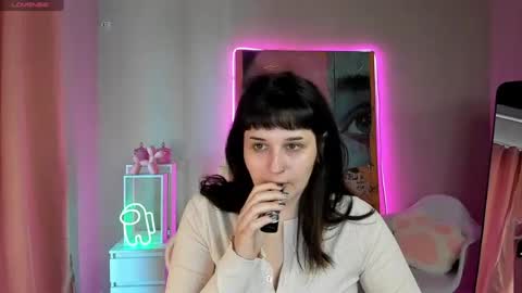 Mia online show from August 15, 5:22 am