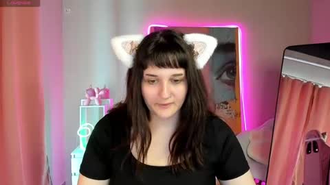 Mia online show from August 15, 9:46 am