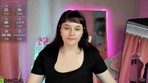 Mia online show from August 15, 10:52 am