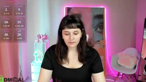 Mia online show from August 15, 11:58 am