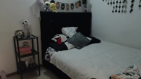 mia online show from August 11, 12:56 am