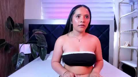 Mia online show from August 13, 8:56 pm