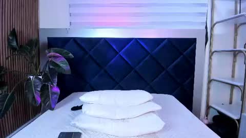 Mia online show from August 14, 10:57 pm