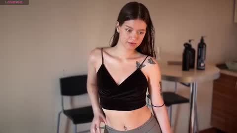 Mia online show from August 6, 1:48 am