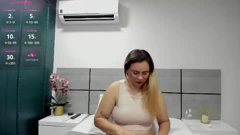 mia_amber_ online show from August 8, 3:17 am