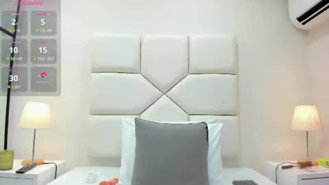 mia_amber_ online show from August 14, 9:24 am