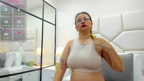 mia_amber_ online show from August 15, 4:49 am
