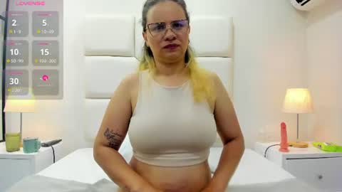 mia_amber_ online show from August 15, 8:07 am