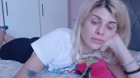 mia_angel online show from August 5, 2:04 pm
