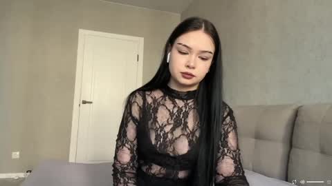Mia online show from April 16, 12:23 pm