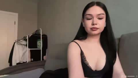 Mia online show from April 16, 3:41 pm