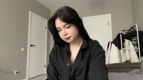 Mia online show from April 19, 10:03 am