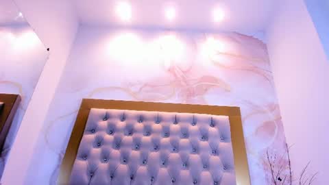 I am Susana  online show from August 7, 1:05 am