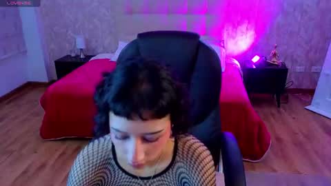 mia_bloom2 online show from July 30, 6:43 am