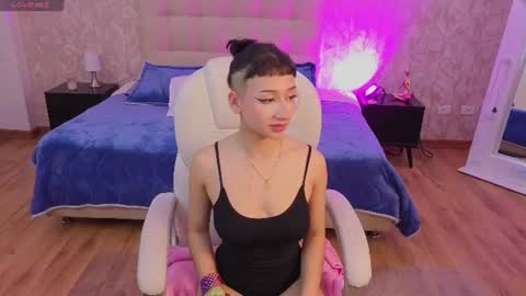 mia_bloom2 online show from August 15, 5:50 pm