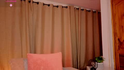 mia_bonneett online show from August 8, 7:19 am