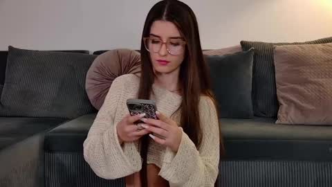 Freya Allen online show from March 26, 10:03 pm