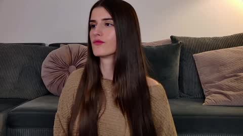 Freya Allen online show from March 31, 1:02 am