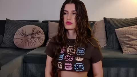 Freya Allen online show from April 21, 1:44 am