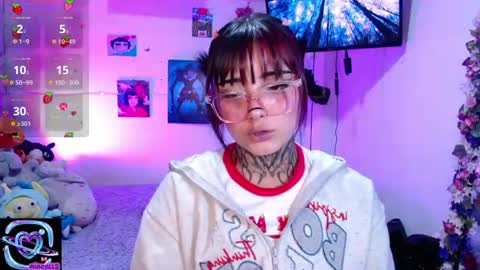 Mia online show from July 24, 8:28 am