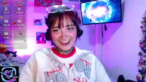 Mia online show from July 24, 9:34 am