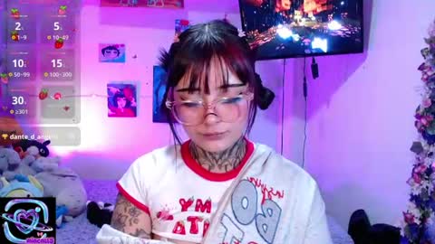 Mia online show from July 24, 11:46 am