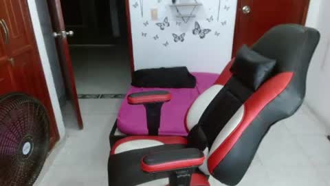 mia_cherry222 online show from August 10, 11:28 pm