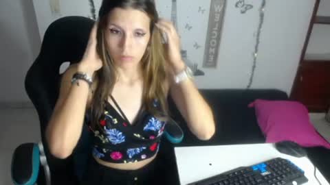 mia_cherry222 online show from August 11, 9:33 am