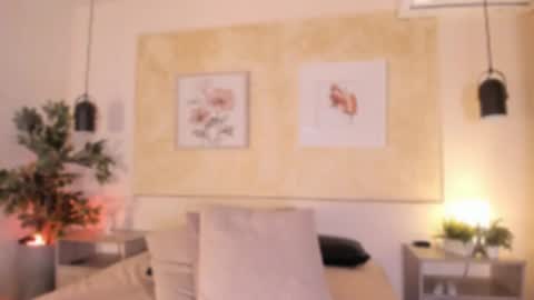 Mia crawford online show from August 11, 5:37 pm