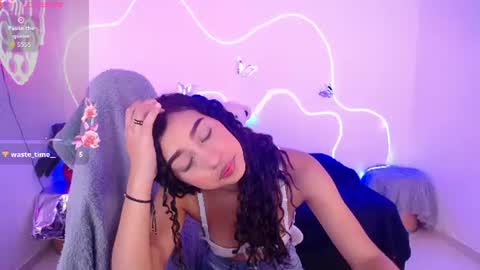 mia_cute_girl online show from August 13, 1:25 pm