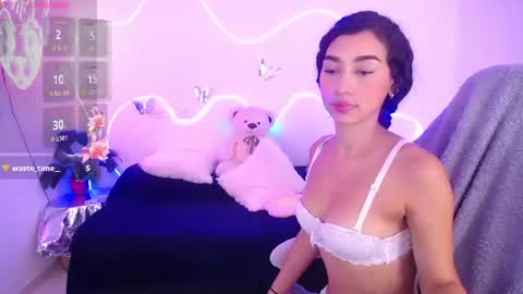 mia_cute_girl online show from August 13, 2:31 pm