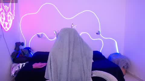 mia_cute_girl online show from August 14, 2:32 pm