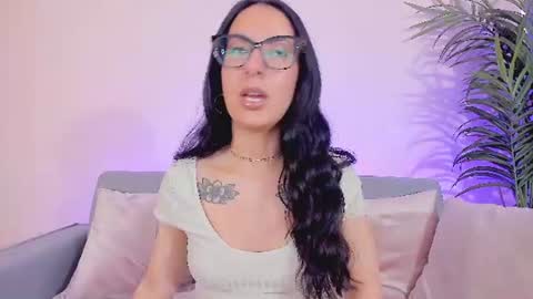 Mia online show from August 4, 7:33 pm