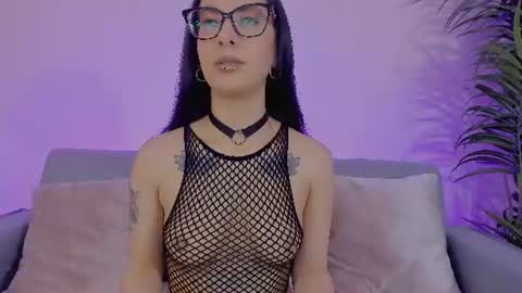 Mia online show from August 11, 12:01 am