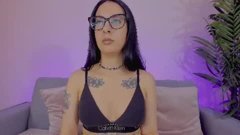 Mia online show from August 11, 8:55 pm