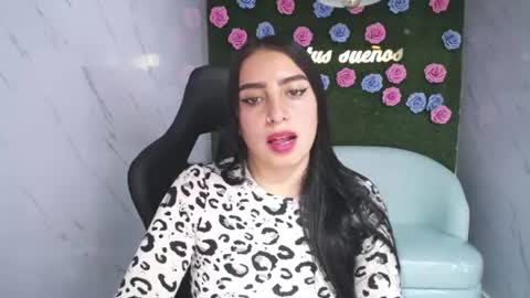 Mia  online show from August 5, 7:01 pm