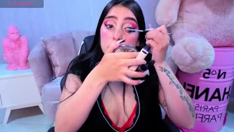 Mia  online show from August 15, 2:10 pm