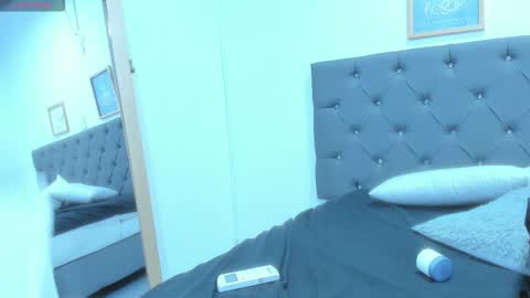 mia_diamond77 online show from March 15, 2:16 am
