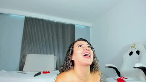 Mia Dollce online show from August 15, 1:48 pm
